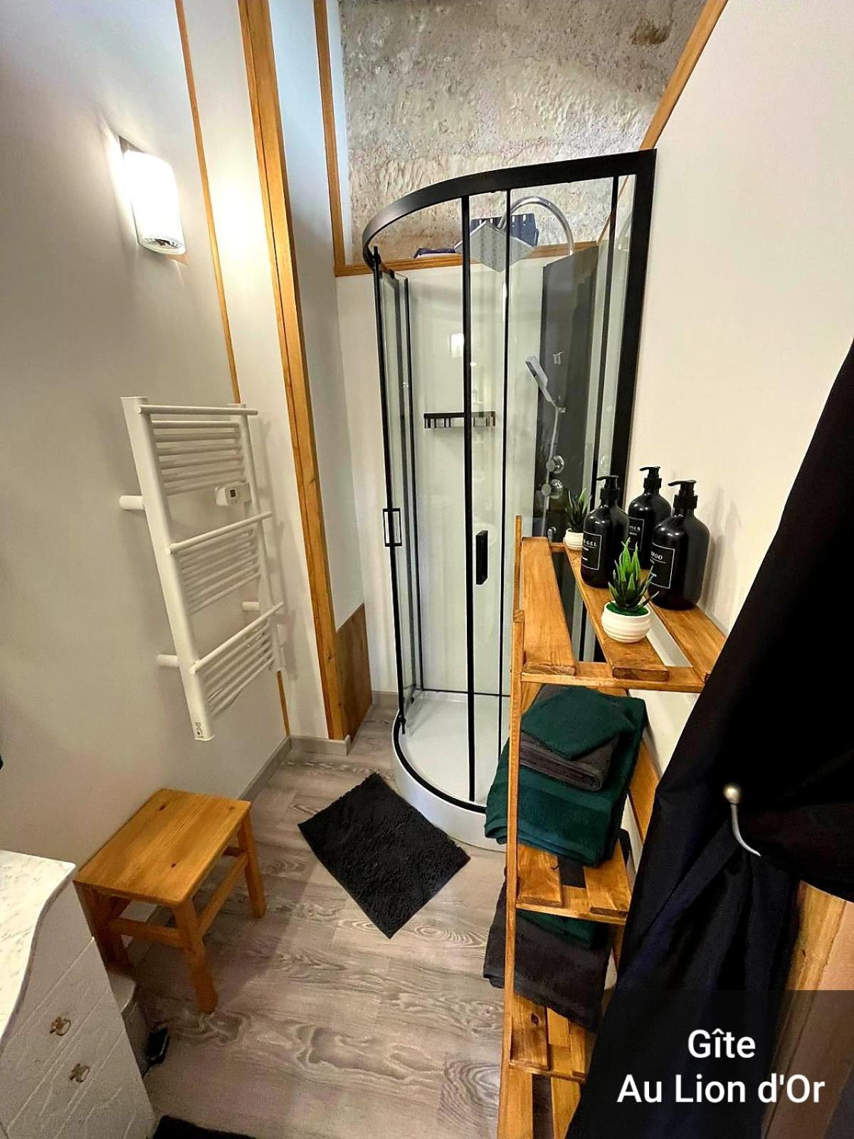 Au Lion D'Or Apartman Les Roches-l'Eveque Kültér fotó