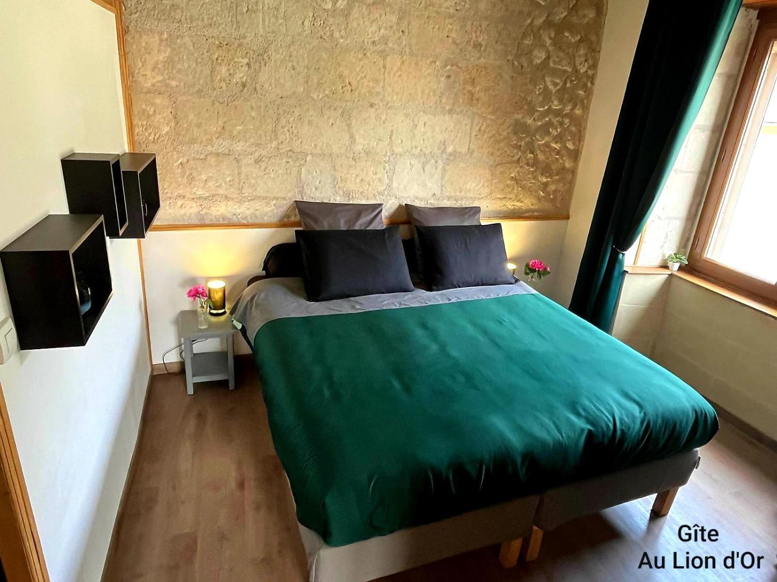 Au Lion D'Or Apartman Les Roches-l'Eveque Kültér fotó